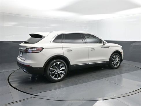 Used 2022 Lincoln Nautilus Reserve w/ Equipment Group 201A image 15