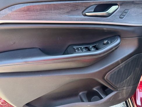 Used 2023 Jeep Grand Cherokee L Limited w/ Black Appearance Package RWD image 9