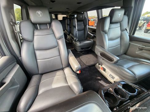 Used 2023 Chevrolet Express 2500 image 3