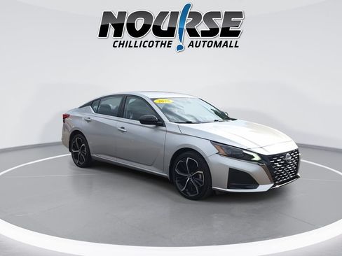 Used 2025 Nissan Altima 2.5 SR AWD/4WD image 2