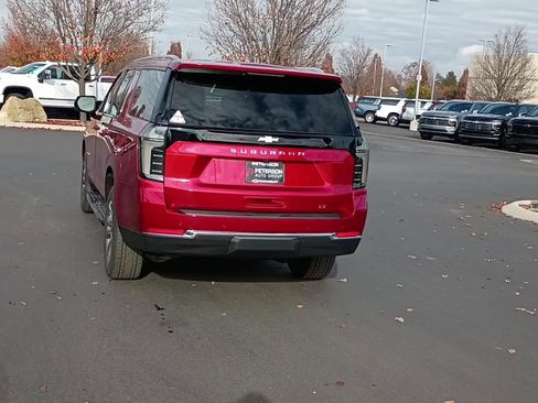 New 2026 Chevrolet Suburban LT image 8