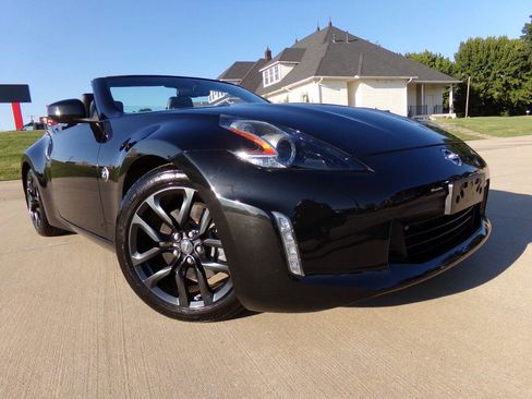 Used 2019 Nissan 370Z Roadster image 8