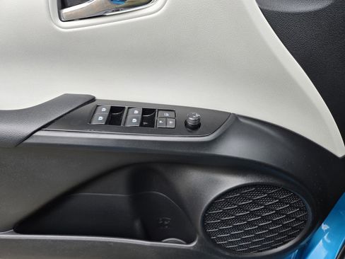 Used 2017 Toyota Prius Prime Advanced image 23