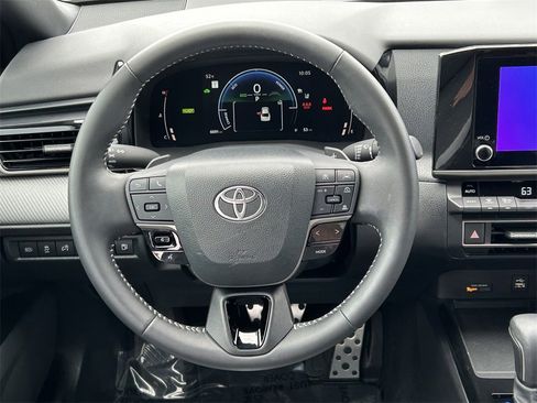 Used 2025 Toyota Camry SE image 38