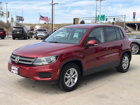 Used 2012 Volkswagen Tiguan S image 4