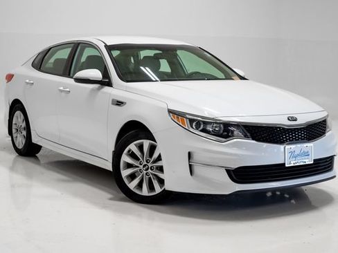 Used 2018 Kia Optima LX w/ 17" Alloy Wheels Package FWD image 6