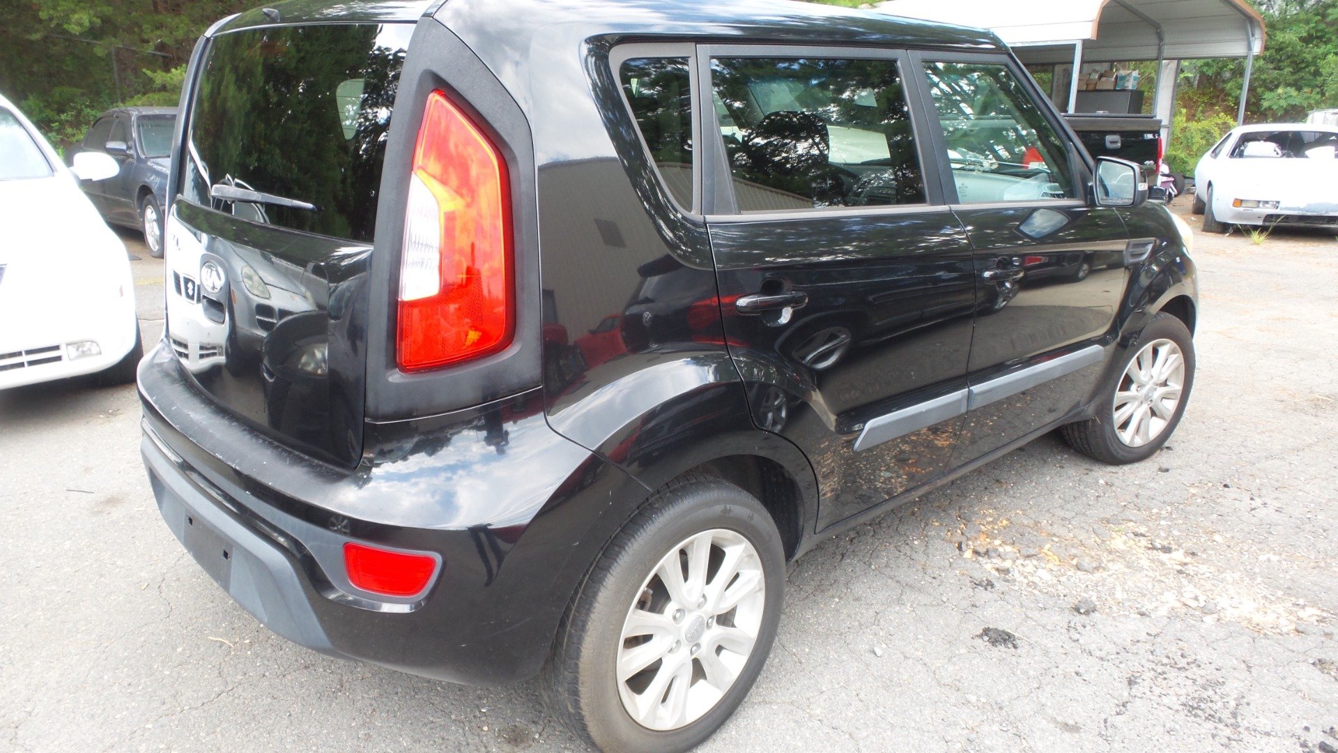 Used 2013 Kia Soul + FWD image 2