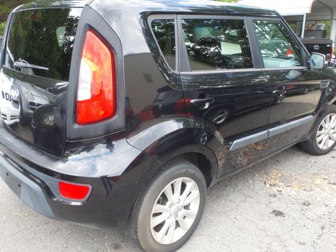 Used 2013 Kia Soul + image 2