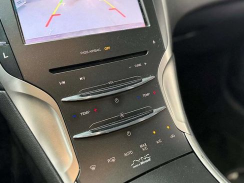 Used 2014 Lincoln MKZ Hybrid image 16