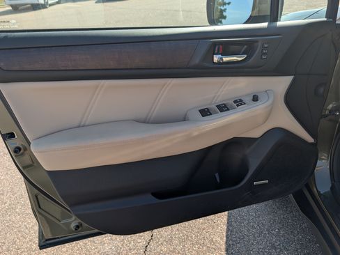Used 2019 Subaru Outback 2.5i Limited AWD/4WD image 8