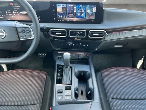 New 2026 Nissan Sentra SR image 3