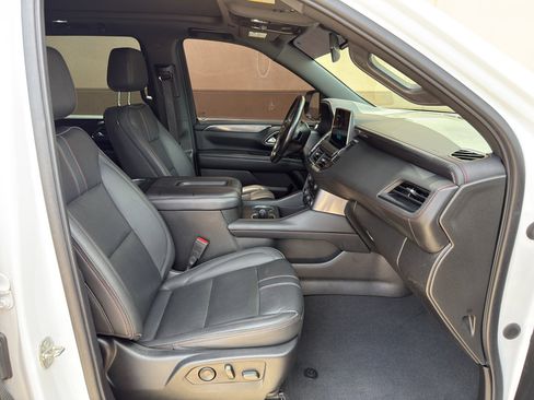 Used 2022 Chevrolet Suburban RST w/ Luxury Package RWD image 12