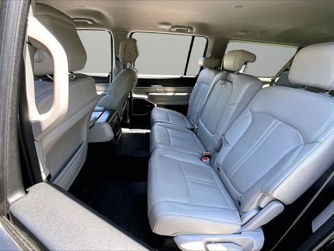Used 2024 Jeep Wagoneer L Series II w/ Flexible Seating Group RWD image 22