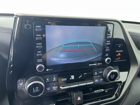 Used 2022 Toyota Highlander XLE AWD/4WD image 15