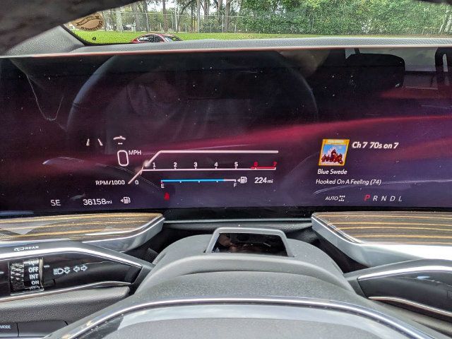 Certified 2025 Cadillac Escalade Premium Luxury AWD/4WD image 33