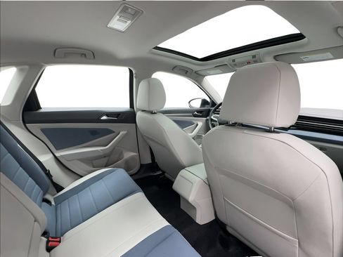 Used 2025 Volkswagen Jetta SE w/ Sunroof Package FWD image 27
