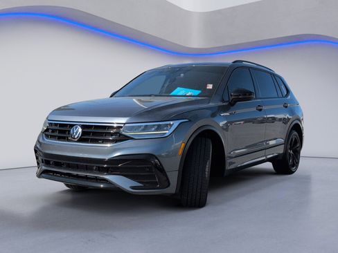 Used 2023 Volkswagen Tiguan SE R-Line image 11