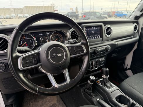 Used 2021 Jeep Wrangler Unlimited Sahara image 5