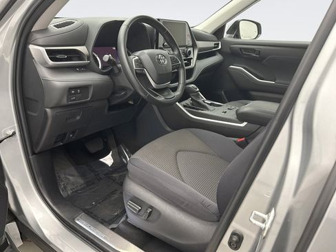 Used 2023 Toyota Highlander LE image 10