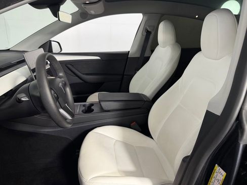 Used 2024 Tesla Model Y 2WD image 22