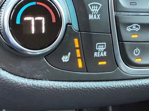 Used 2024 Chevrolet Equinox LT AWD/4WD image 11