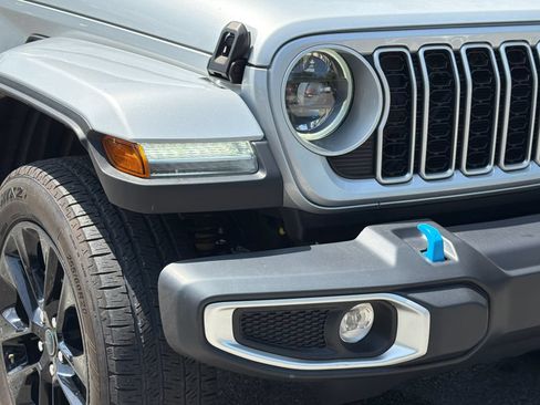 Used 2024 Jeep Wrangler Unlimited Sahara AWD/4WD image 9