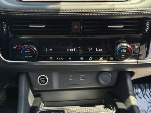 Used 2023 Nissan Rogue SV w/ SV Premium Package FWD image 25