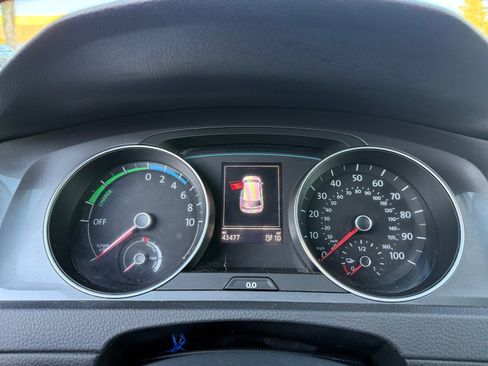 Used 2016 Volkswagen e-Golf SE image 24