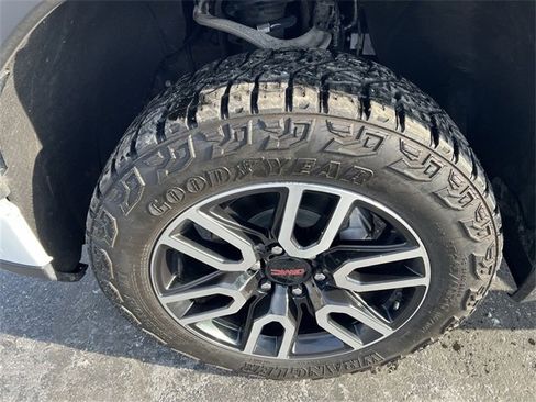 Certified 2025 GMC Sierra 1500 AT4 image 17