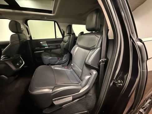 Used 2025 Ford Expedition Max Platinum AWD/4WD image 8