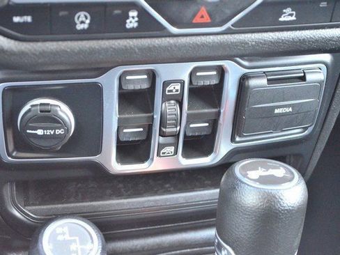 Used 2024 Jeep Wrangler Sport S image 30