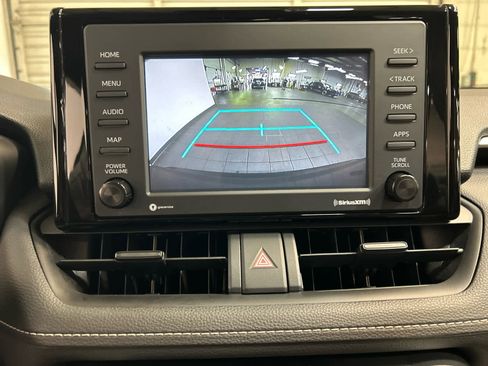 Used 2021 Toyota RAV4 XLE AWD/4WD image 5
