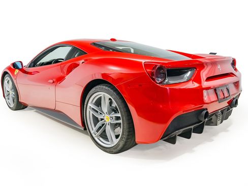 Used 2018 Ferrari 488 GTB image 4