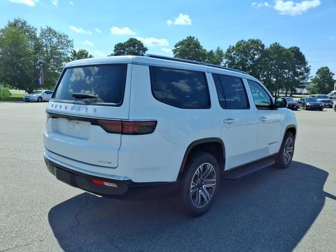 Used 2024 Jeep Wagoneer Series II w/ Flexible Seating Group AWD/4WD image 5