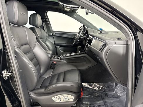 Certified 2022 Porsche Macan GTS image 24