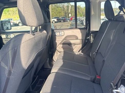 Used 2025 Jeep Wrangler Unlimited Sahara w/ Safety Group AWD/4WD image 11