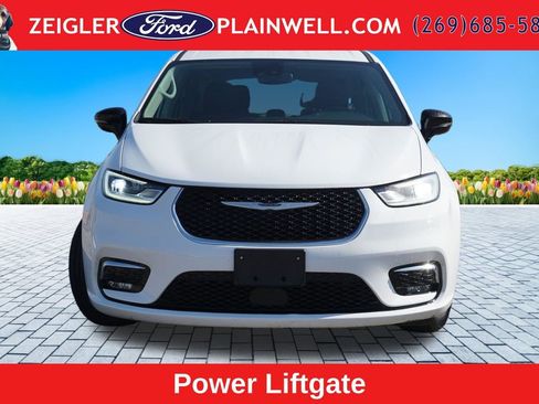 Used 2024 Chrysler Pacifica Touring-L FWD image 8