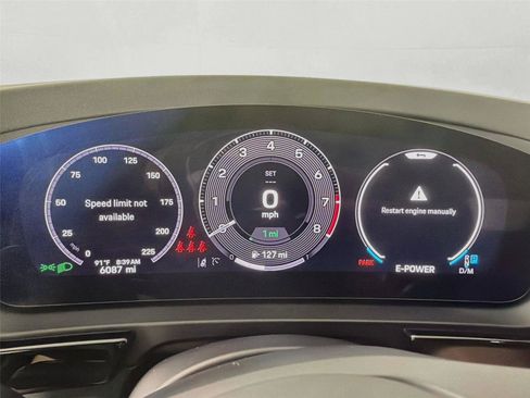 Certified 2025 Porsche Cayenne Turbo AWD/4WD image 19