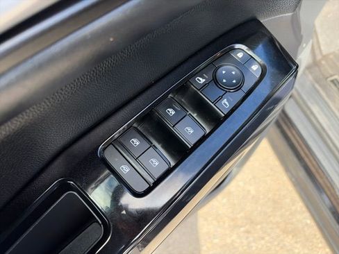 Used 2022 Nissan Pathfinder S AWD/4WD image 24