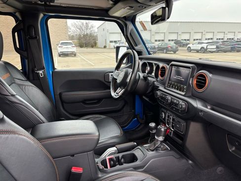 Used 2022 Jeep Gladiator Mojave w/ Cold Weather Group image 16
