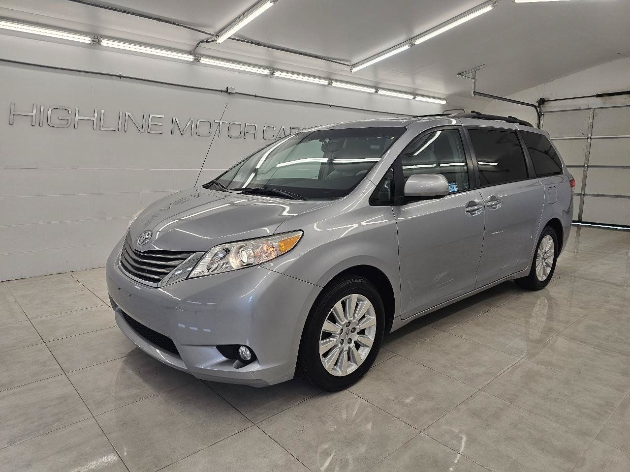 Used 2014 Toyota Sienna XLE AWD/4WD image 1