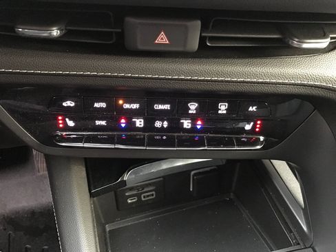 Used 2022 Buick Envision Essence w/ Technology Package I image 31