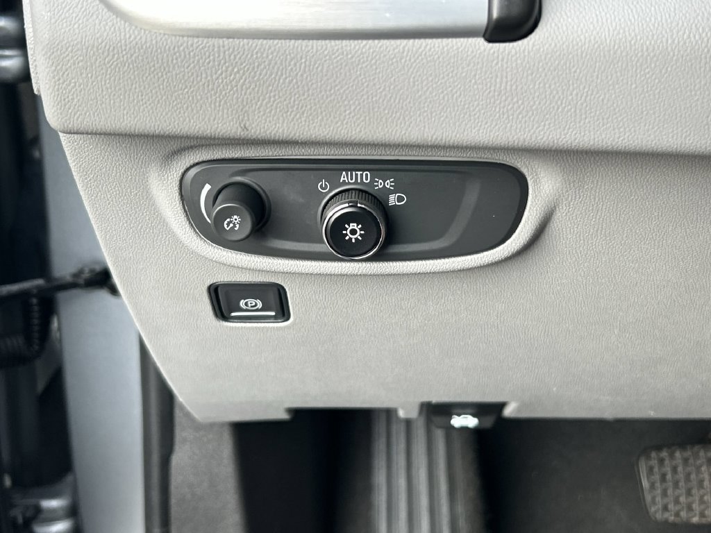 Used 2023 GMC Terrain SLE FWD image 18