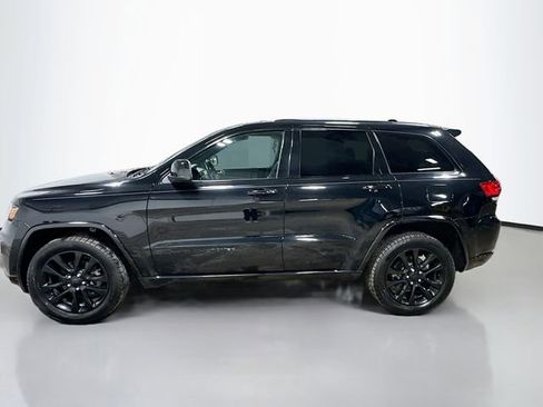 Used 2019 Jeep Grand Cherokee Altitude image 10