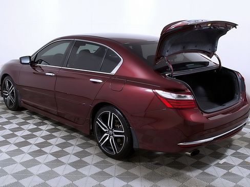 Used 2017 Honda Accord Sport image 10