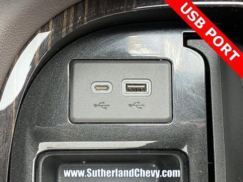 Used 2021 Cadillac Escalade Premium Luxury w/ LPO, Illumination Package image 33