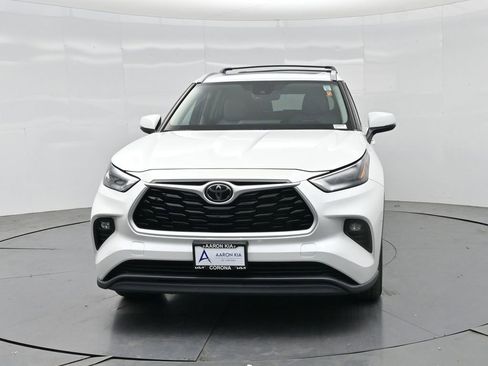 Used 2023 Toyota Highlander XLE AWD/4WD image 19