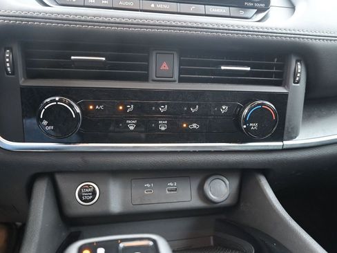 Used 2023 Nissan Rogue S image 12