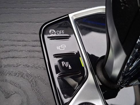 Used 2021 BMW X7 xDrive40i w/ Executive Package image 21