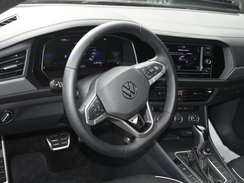 Used 2023 Volkswagen Jetta Sport image 8